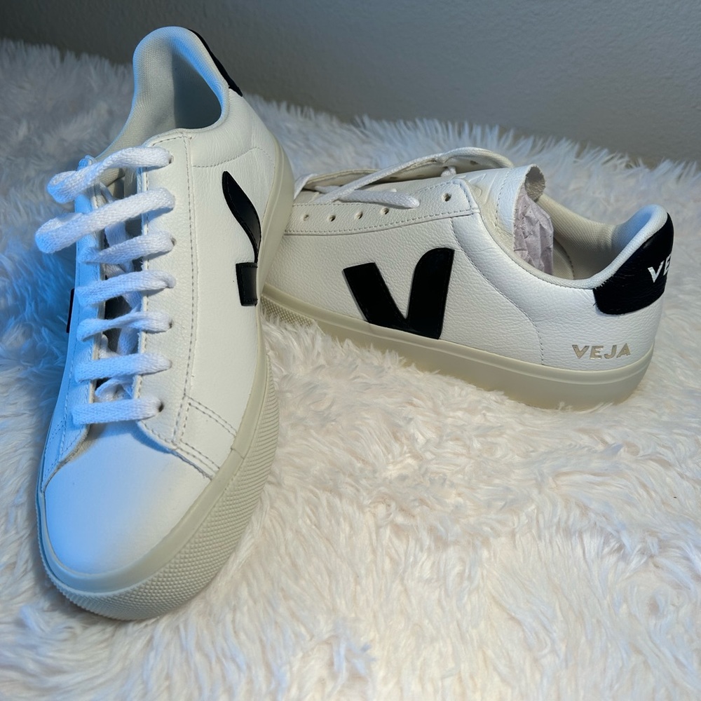 Vega Campo Women’s Sneaker in Extra White/Black Size 8